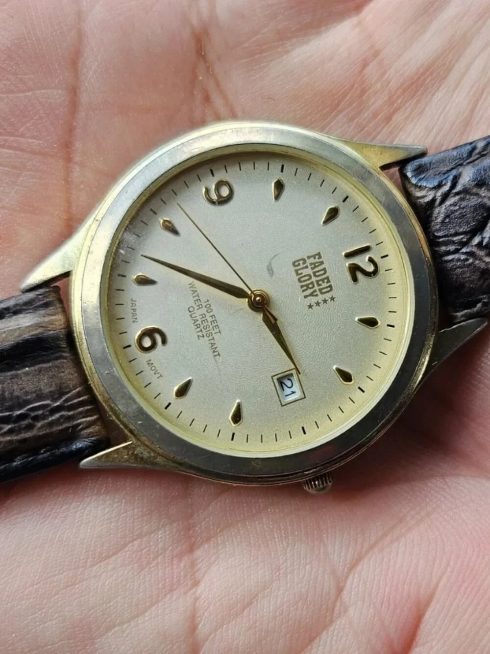 Vintage Faded Glory Men Wristwatch Date Calendar Quartz Analog wrist watch